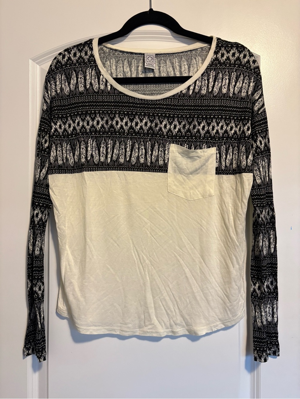 Women's Black & Cream Long Sleeve Pocket Top